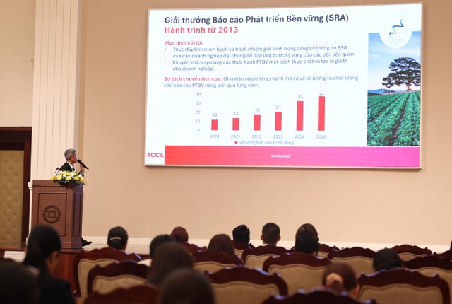 Ông Nguyễn Viết Thịnh, đại diện Hội đồng Bình chọn trình bày tại sự kiện. Ảnh: Lê Toàn