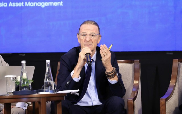 Ông Dominic Scriven, Chủ tịch Dragon Capital tin rằng sự phát triển của các chương trình hưu trí sẽ góp phần gia tăng nguồn vốn đầu tư dài hạn, đồng thời hỗ trợ sự phát triển bền vững của thị trường vốn Việt Nam. Ông Dominic Scriven, Chủ tịch Dragon Capital tin rằng sự phát triển của các chương trình hưu trí sẽ góp phần gia tăng nguồn vốn đầu tư dài hạn, đồng thời hỗ trợ sự phát triển bền vững của thị trường vốn Việt Nam.