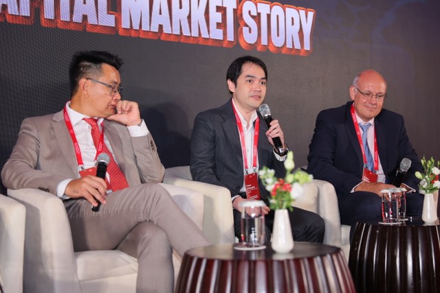 Ông Tanwa Chinnapha, Giám đốc Đầu tư Trực tiếp của Kiatnakin Phatra Financial Group chia sẻ tại sự kiện. Ông Tanwa Chinnapha, Giám đốc Đầu tư Trực tiếp của Kiatnakin Phatra Financial Group chia sẻ tại sự kiện.