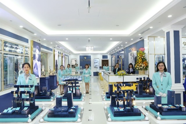 Khai trương Trung tâm Vàng bạc Đá quý Thời trang AJC, nhiều khuyến mại  ảnh 1