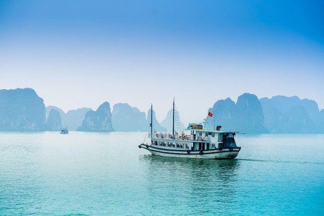 Điểm yếu của du lịch Vân Đồn là thiếu nơi lưu trú, nghỉ dưỡng, vui chơi, giải trí cho du khách Điểm yếu của du lịch Vân Đồn là thiếu nơi lưu trú, nghỉ dưỡng, vui chơi, giải trí cho du khách