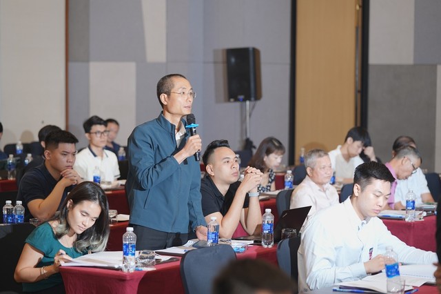 Cổ đông chất vấn tại đại hội