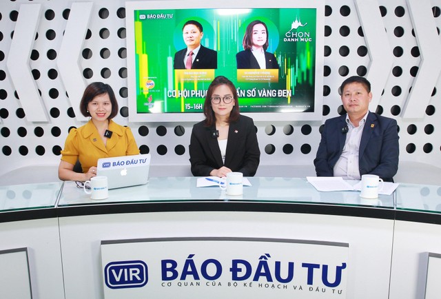 Bà Hoàng Việt Phương (giữa) và ông Bùi Ngọc Dương tại Talkshow Chọn danh mục kỳ 10. Ảnh: Dũng Minh Bà Hoàng Việt Phương (giữa) và ông Bùi Ngọc Dương tại Talkshow Chọn danh mục kỳ 10. Ảnh: Dũng Minh