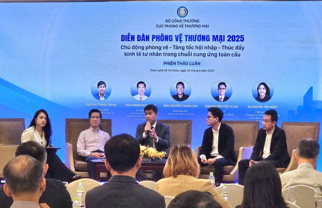 Các diễn giả chia sẻ tại diễn đàn.