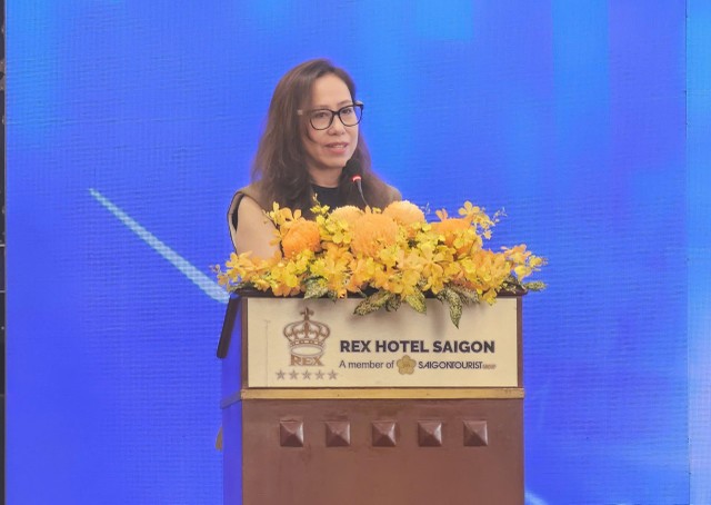 Bà Tô Thị Tường Lan, Phó tổng Thư ký Vasep chia sẻ tại diễn đàn.