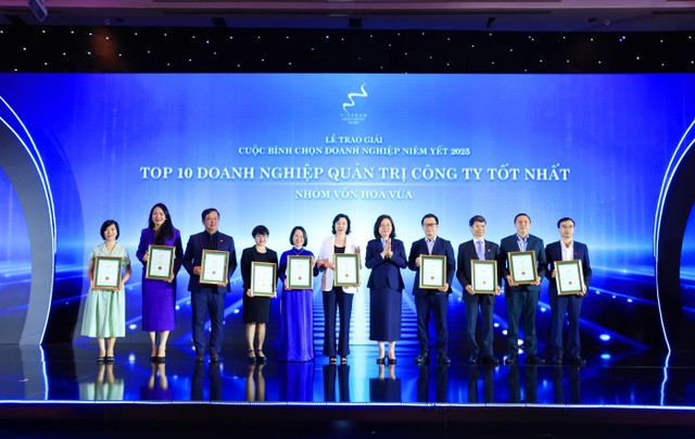 Top 10 doanh nghiệp quản trị công ty tốt nhất nhóm vốn hoá vừa (Ảnh: Lê Toàn)