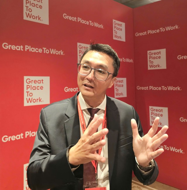 Ông Roland Wee cho rằng, lãnh đạo cần đóng vai trò như một “mỏ neo”, duy trì sự ổn định của tổ chức trong giai đoạn nhiều biến động. Ông Roland Wee cho rằng, lãnh đạo cần đóng vai trò như một “mỏ neo”, duy trì sự ổn định của tổ chức trong giai đoạn nhiều biến động.