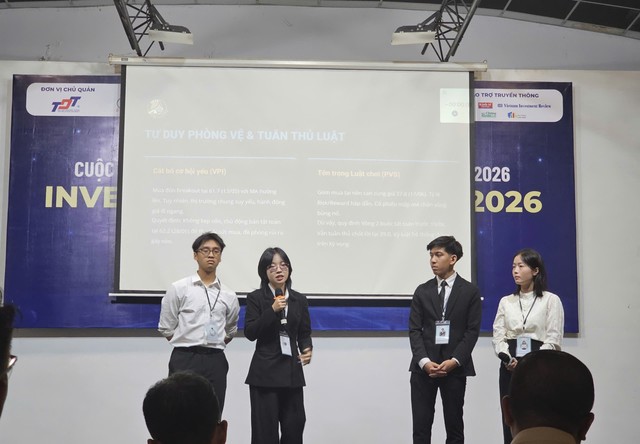 Các đội thi tự tin thuyết trình về quan điểm đầu tư của mình. Các đội thi tự tin thuyết trình về quan điểm đầu tư của mình.