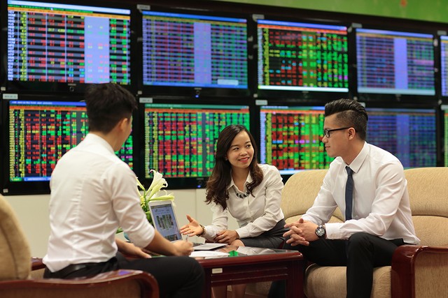 Môi giới chứng khoán thời 4.0 - Kỳ 2: Khốc liệt cuộc cạnh tranh ngầm ảnh 2