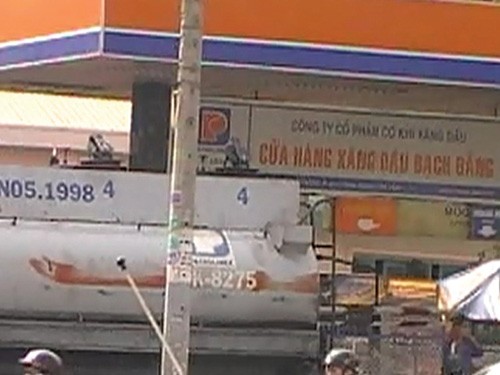 Kinh hoàng “công nghệ” xăng dỏm ảnh 1 Kinh hoàng “công nghệ” xăng dỏm ảnh 1