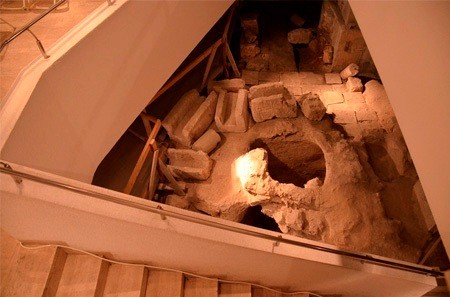 Phát hiện kho báu triệu đô dưới nền nhà ảnh 4