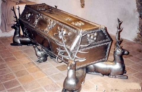 60 tỷ chỉ để đóng... quan tài ảnh 5