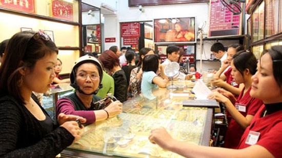 "Kiếm đậm" với mác bình ổn giá vàng ảnh 1