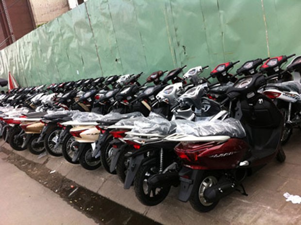 Ế chỏng chơ, xe máy giảm giá tới 1/3 ảnh 2