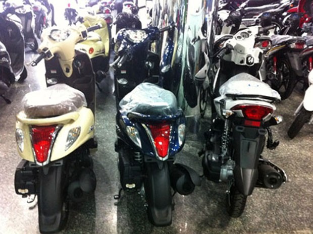 Ế chỏng chơ, xe máy giảm giá tới 1/3 ảnh 3