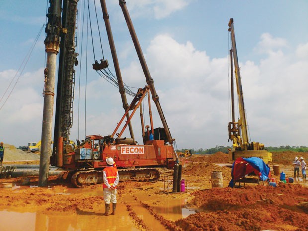 Nhìn kinh tế từ các cú sốc chính sách ảnh 1