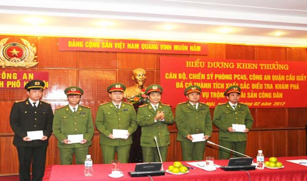 Bắt kẻ bạo gan trộm tiền tỉ tại nhà tướng cảnh sát ảnh 1