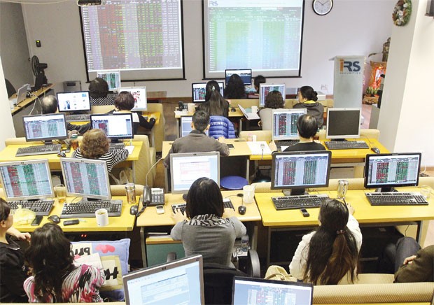 Nhiễu thông tin, TTCK giảm mạnh ảnh 1 Nhiễu thông tin, TTCK giảm mạnh ảnh 1