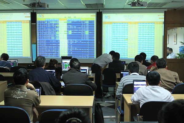 Phóng sự ảnh: Ngày đầu tiên "ăn, ngủ, chơi" cùng chứng khoán ảnh 2 Phóng sự ảnh: Ngày đầu tiên "ăn, ngủ, chơi" cùng chứng khoán ảnh 2