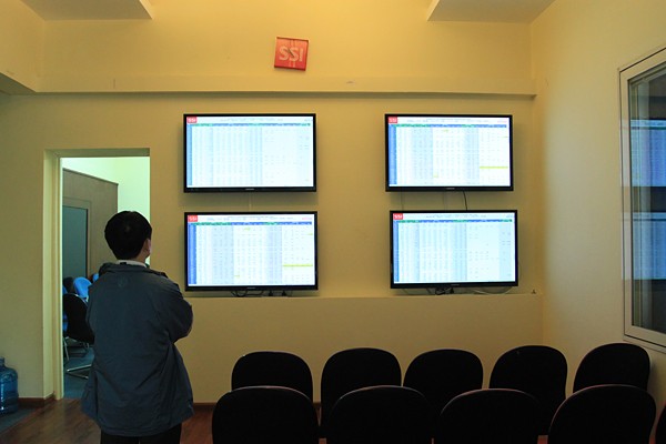 Phóng sự ảnh: Ngày đầu tiên "ăn, ngủ, chơi" cùng chứng khoán ảnh 5