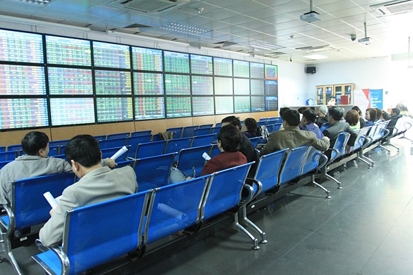 Phóng sự ảnh: Ngày đầu tiên "ăn, ngủ, chơi" cùng chứng khoán ảnh 8