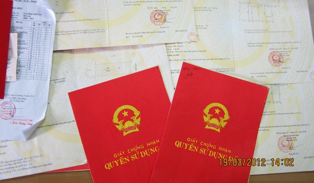 Bắt khẩn cấp 6 đối tượng trong đường dây làm giả sổ đỏ ảnh 1 Bắt khẩn cấp 6 đối tượng trong đường dây làm giả sổ đỏ ảnh 1