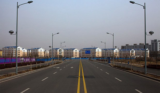 Thăm “thành phố ma” lớn nhất Trung Quốc ảnh 7