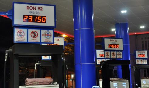 Xếp hàng dài mua xăng giá kỷ lục ảnh 10 Xếp hàng dài mua xăng giá kỷ lục ảnh 10