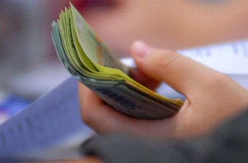 Xã hội nặng gánh thuế phí, ngân sách vẫn thâm hụt ảnh 1