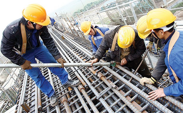 Tăng chi tiêu công để kích cầu ảnh 1