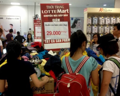 Trung tâm thương mại bán quần áo theo kg ảnh 1