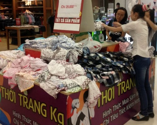 Trung tâm thương mại bán quần áo theo kg ảnh 2