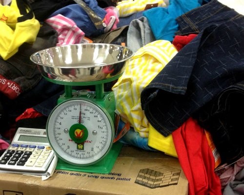 Trung tâm thương mại bán quần áo theo kg ảnh 4