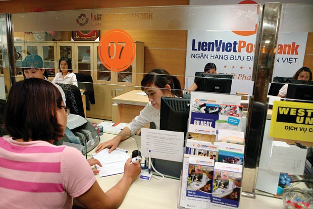 Ồ ạt nới “room” để dự phòng tín dụng  ảnh 1