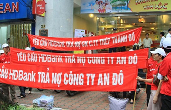 Khi ngân hàng bội ước ảnh 1