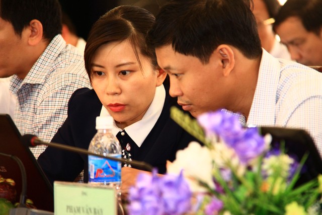 à Lê Đào An Xuân, Phó giám đốc Sở Tài nguyên và Môi trường tỉnh Phú Yên trả lời câu hỏi của nhà đầu tư 