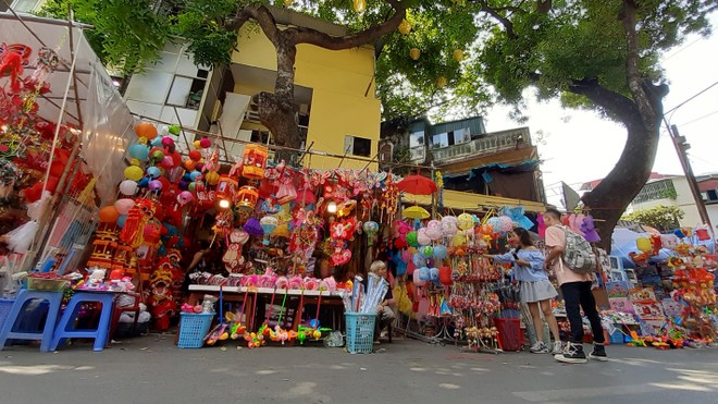 Trước Trung Thu, phố Hàng Mã hút khách ảnh 4