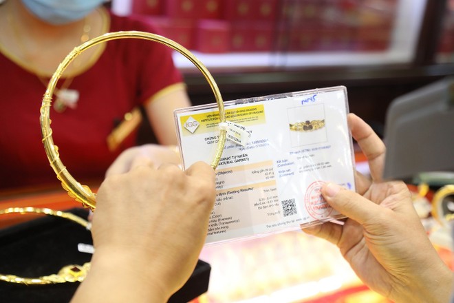 Giá vàng hôm nay ngày 28/8: Giá vàng SJC tăng tiếp 200.000 đồng/lượng