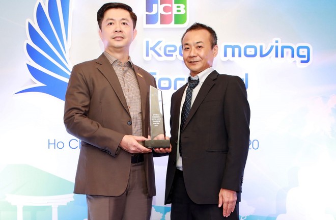 Năm thứ tư liên tiếp Sacombank được trao tặng các giải thưởng lớn về thẻ JCB