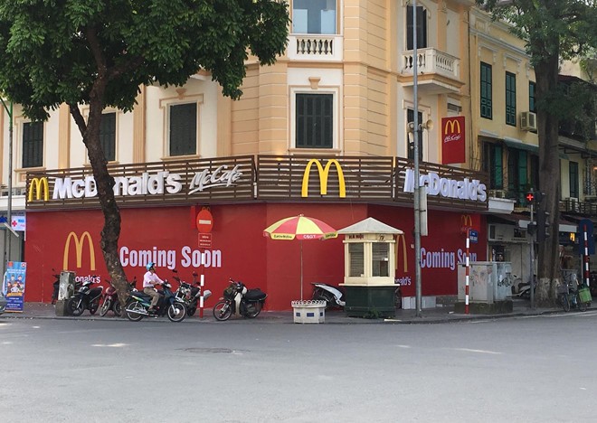 Kinh doanh tại Việt Nam, vì sao 7-Eleven, Zara, H&M, McDonald 'ngại' ra Bắc? ảnh 1
