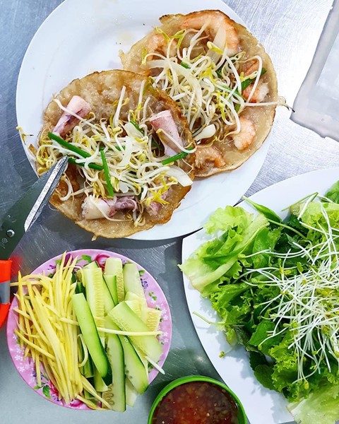 Thử ngay bánh xèo mực - đặc sản 'nhìn đã thèm' của nhiều vùng biển ảnh 4