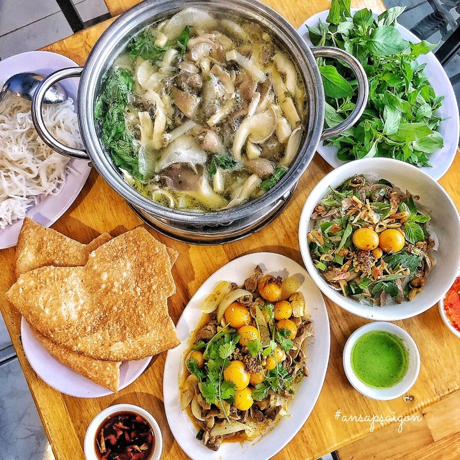 Rủ nhau đến 5 tiệm lẩu gà ngày TP.HCM mát trời ảnh 7