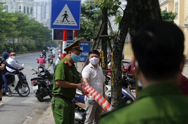 Hà Nội khoanh vùng nơi có ca nghi nhiễm Covid-19 ảnh 1