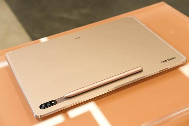 Điện thoại gập thế hệ mới Galaxy Z Fold2 với thiết kế lột xác ra mắt cùng bộ đôi máy tính bảng Tab S7 và S7+ ảnh 2