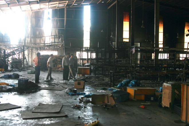 Đoàn công tác Bảo hiểm Bảo Việt khẩn trương tới hiện trường, hỗ trợ khách hàng giải quyết thủ tục bồi thường để khách hàng an tâm, nhanh chóng tái ổn định sản xuất kinh doanh.