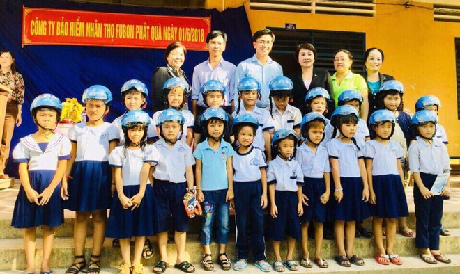 Fubon trao quà tết 1/6 cho các em học sinh học giỏi vượt khó