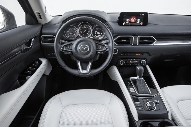 Nội thất Mazda CX-5 2017 đánh bại xe sang Lexus ảnh 4
