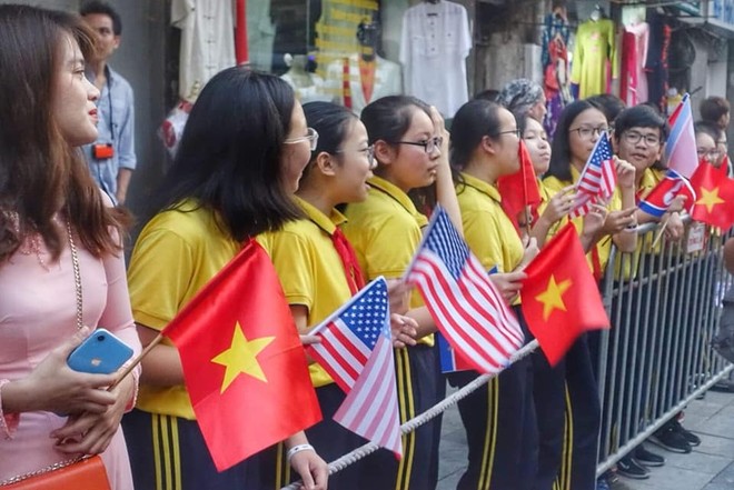 Những hình ảnh đẹp tại tuyến phố Hàng Gai nơi đoàn xe của Tổng thống Trum đi qua ảnh 8