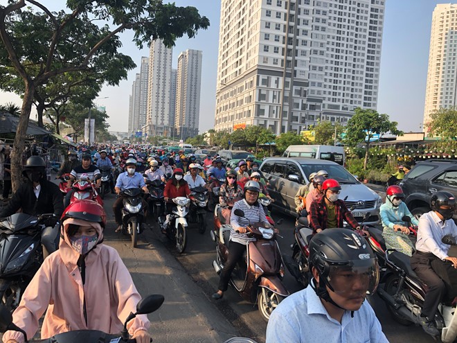 Cầu Kênh Tẻ còn kẹt xe khoảng 4 tháng nữa ảnh 1