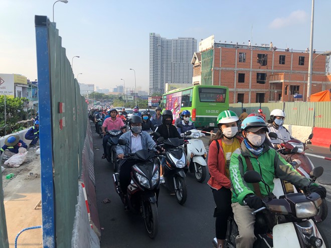 Cầu Kênh Tẻ còn kẹt xe khoảng 4 tháng nữa ảnh 6
